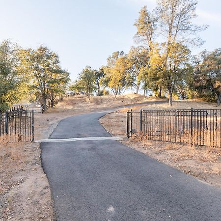 Rolling Oaks Ranch - 200 Acres Of Lakeside Beauty & Countryside Serenity Марипоса Екстериор снимка