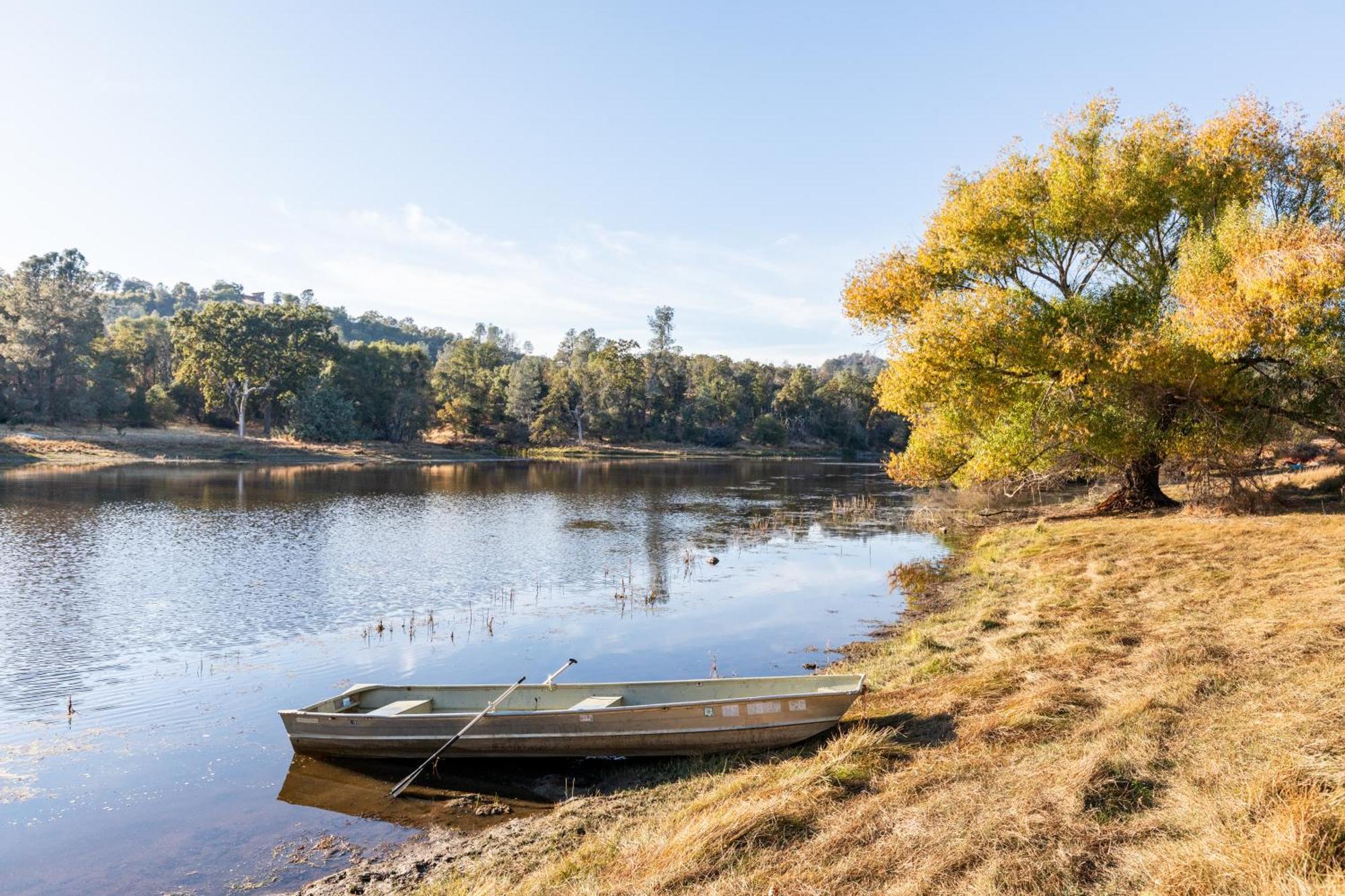 Rolling Oaks Ranch - 200 Acres Of Lakeside Beauty & Countryside Serenity Марипоса Екстериор снимка